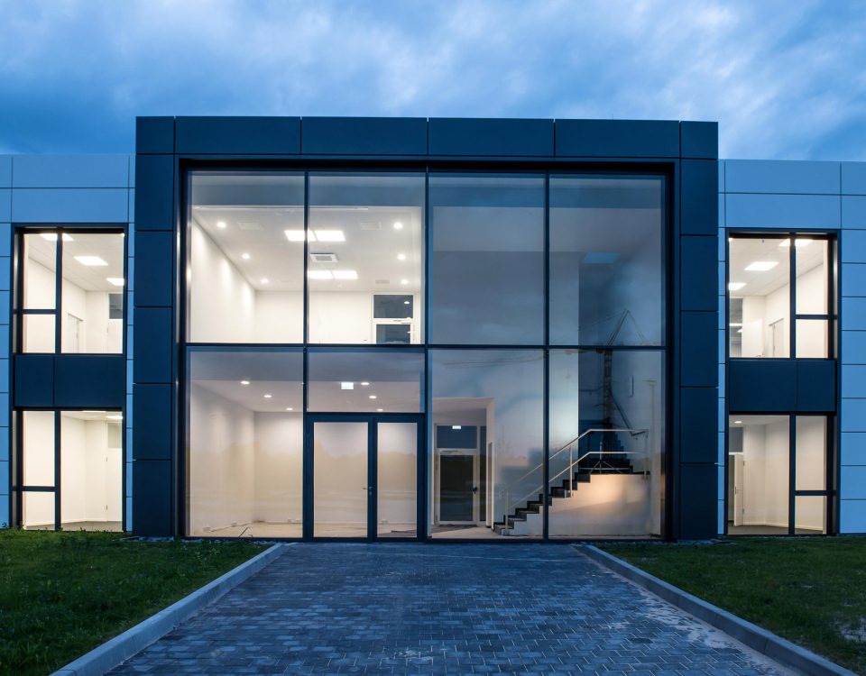 Verwaltungsgebäude und Produktionshalle Eingangsbereich DVS